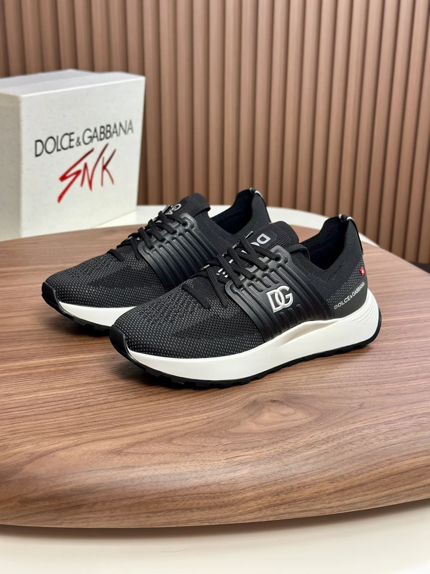 💰720••New arrivals••Dolce&Gabbana••DG✔️High-end men’s sports•casual shoes. Original goods from top counters. Original imported cowhide, multi-material splicing design ➕Imported cowhide lining, cowhide feet ➕Original TPR elastic outsole.  Size: 39-44 (38, 45 customized)